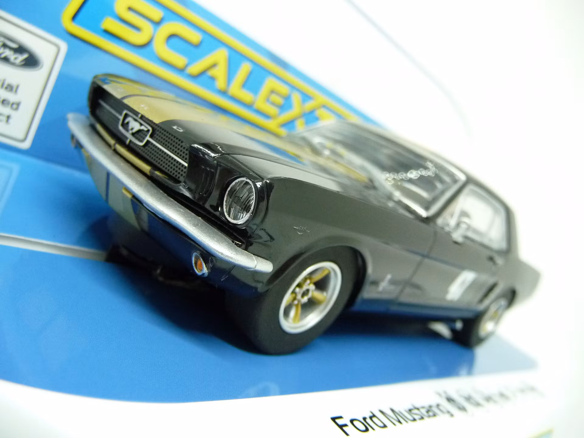 Scalextric – C4405 Ford Mustang Black Gold